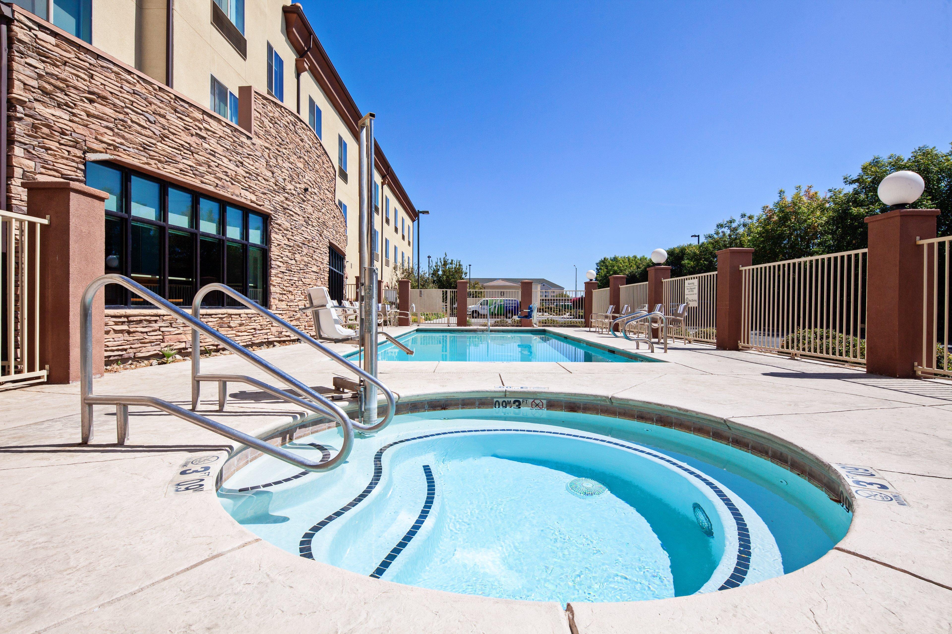 Holiday Inn Express & Suites Clovis Fresno Area By Ihg Exterior foto