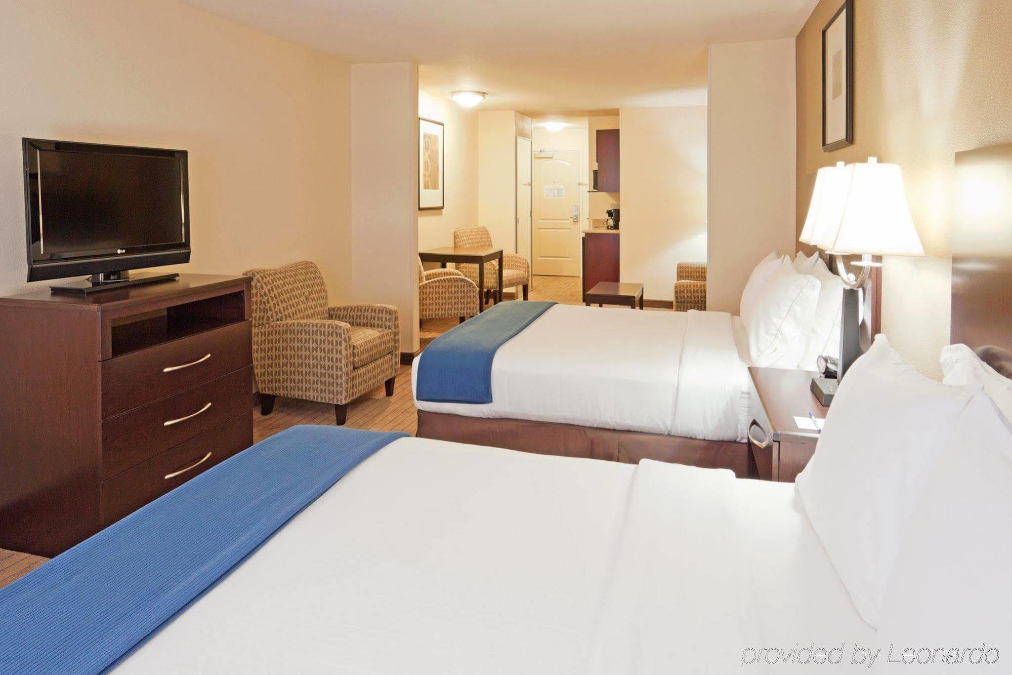 Holiday Inn Express & Suites Clovis Fresno Area By Ihg Habitación foto