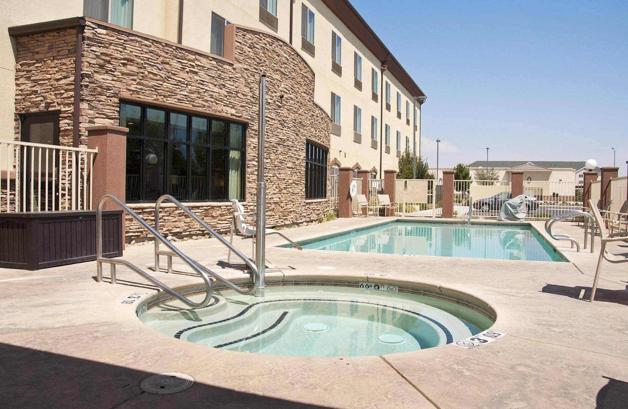 Holiday Inn Express & Suites Clovis Fresno Area By Ihg Exterior foto